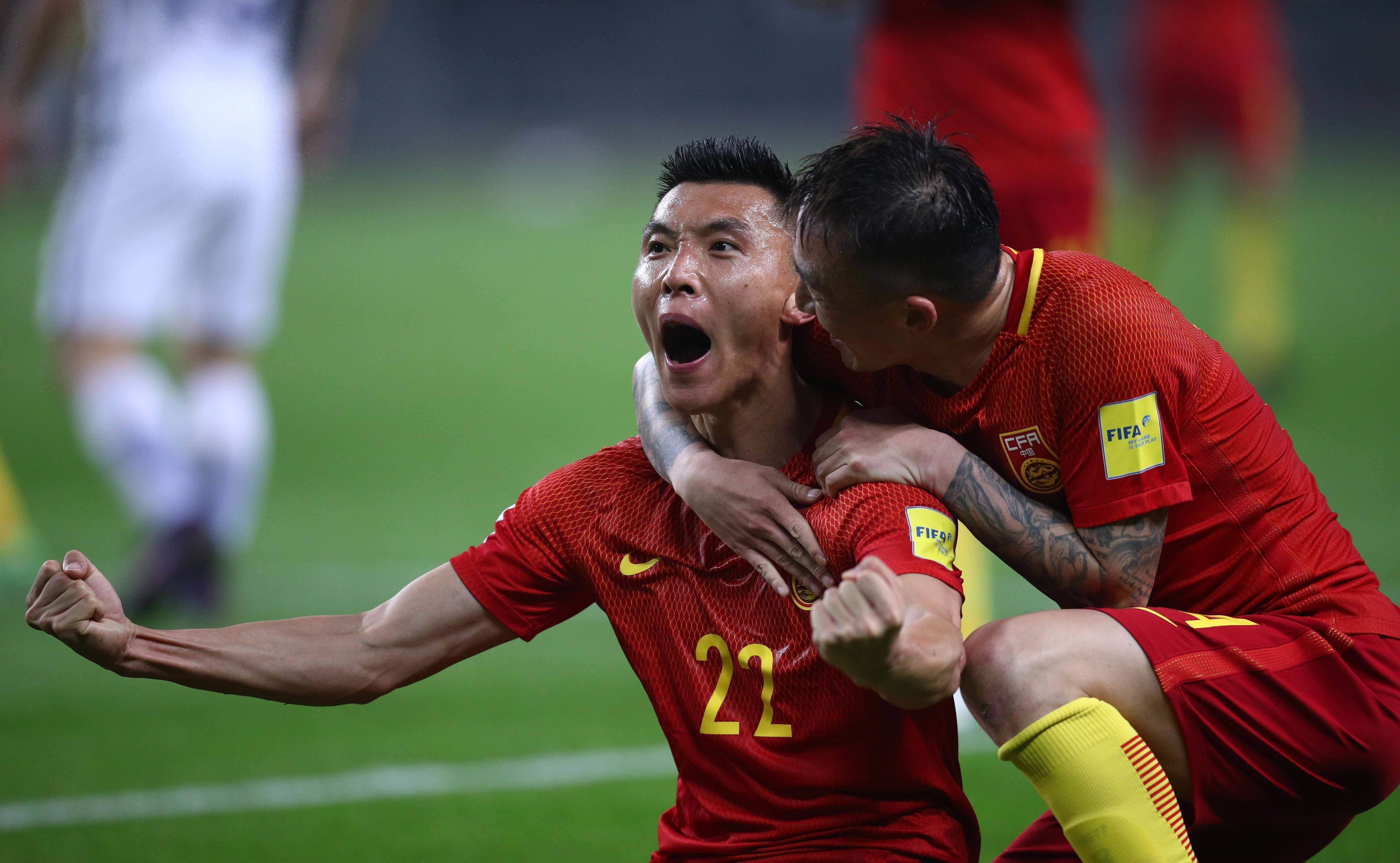 国足前锋炸裂进攻，重创对手